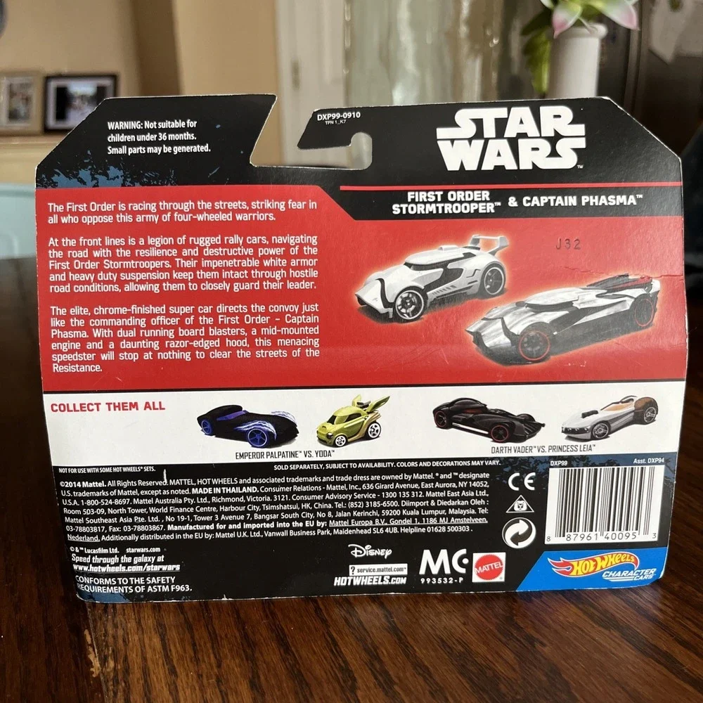 2014 Hot Wheels Star Wars Red Card 2pk. Stormtrooper & Captain Phasma #7 CKL35